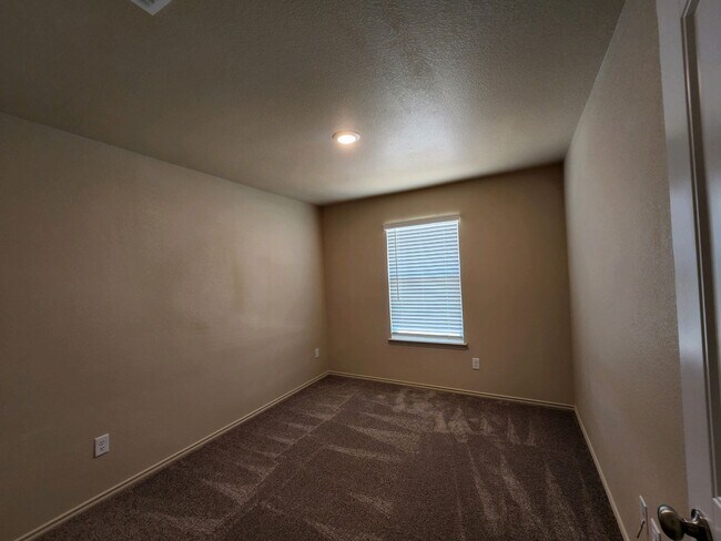 Building Photo - 1704 Montell St