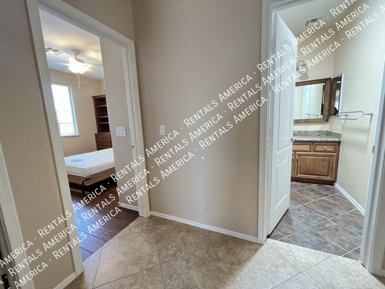 Building Photo - 1536 E Fontana Dr