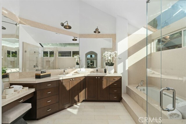 Building Photo - 35 Brindisi