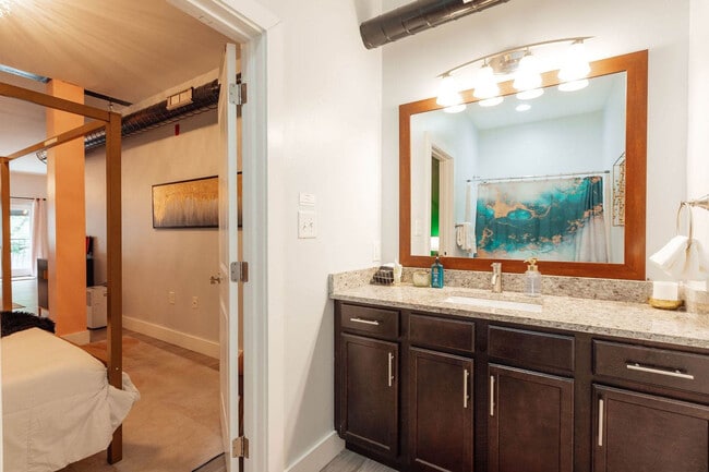 Building Photo - 202 E Main St