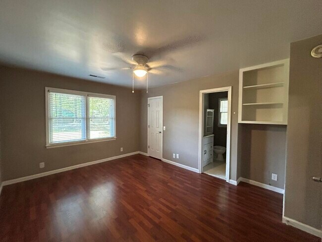 Building Photo - 1310 Crowndale Dr