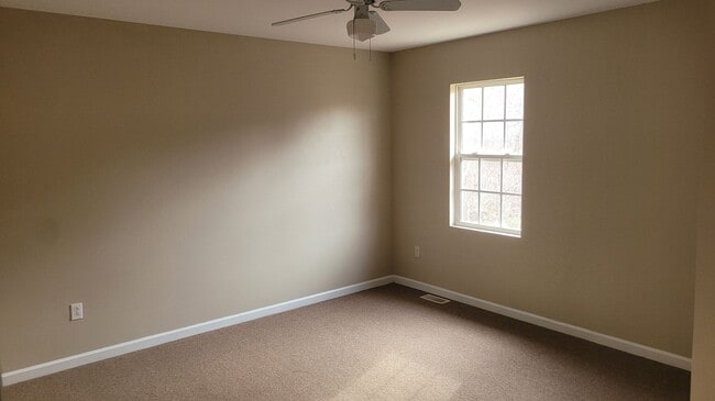 Building Photo - Spacious Home In Garner