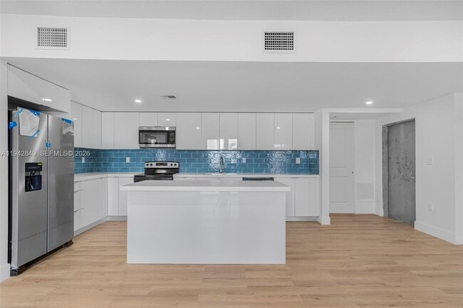 Building Photo - 16955 SW 100th Ave