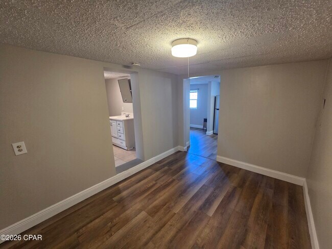 Building Photo - 1525 Oak Ave