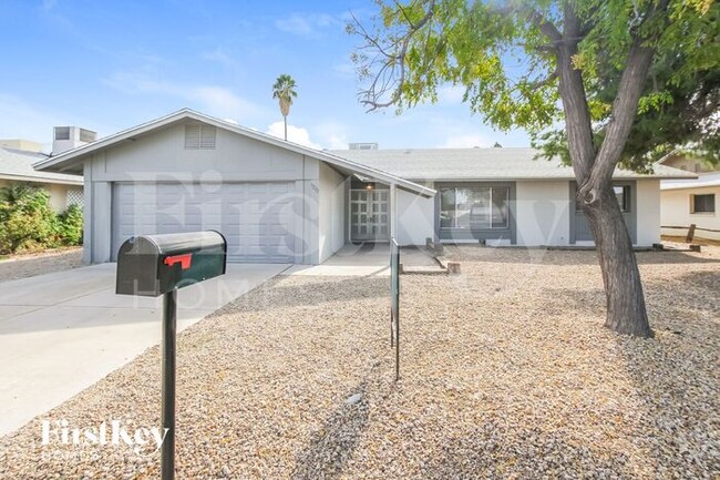Primary Photo - 5227 W Hearn Rd