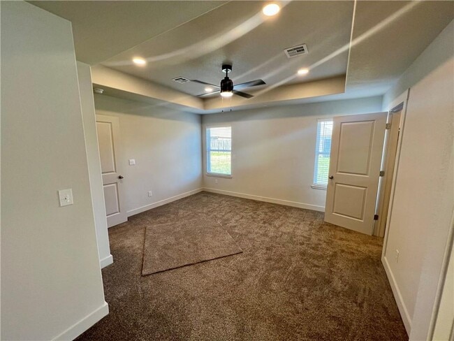 Building Photo - 662 White Oak St