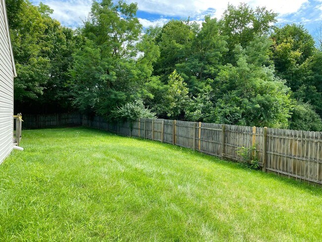 Building Photo - COMING SOON!! Great 3 Bedroom 2 Bathroom R...