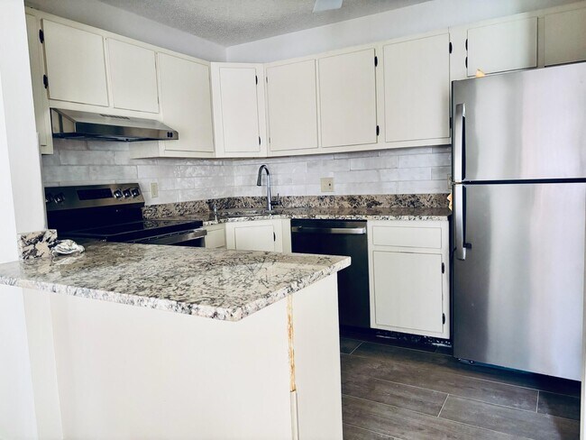 Building Photo - 331 Knotty Pine Cir