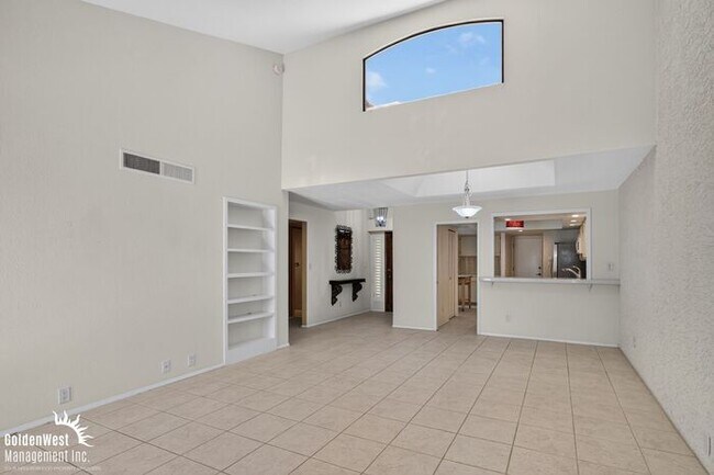 Building Photo - Beautiful 2Bdm 2Ba Home Located in the Biltmore Area!