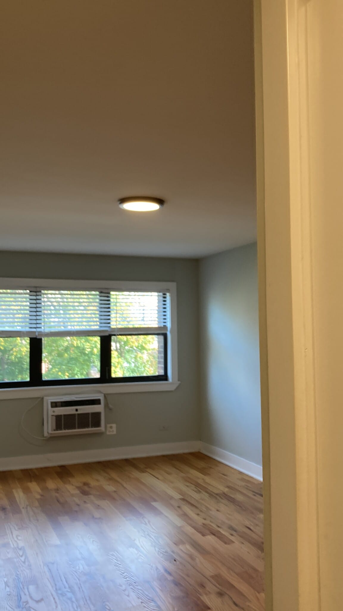 Building Photo - 696 Elm Pl