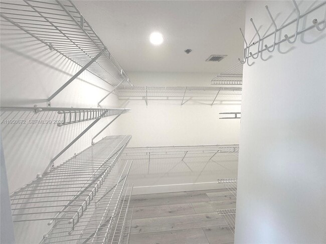 Building Photo - 9340 Fontainebleau Blvd