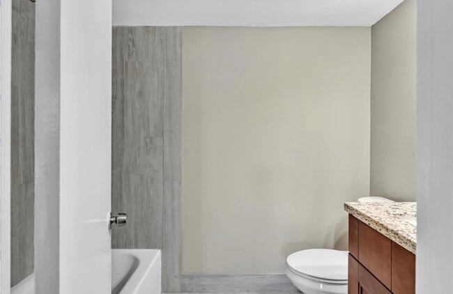 Building Photo - 2701 Riverside Dr