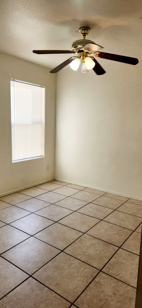 Building Photo - Large 4 Bedroom- A/C- All Ceramic Tile- Wo...