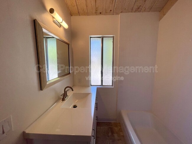 Building Photo - 599 Irving Ave