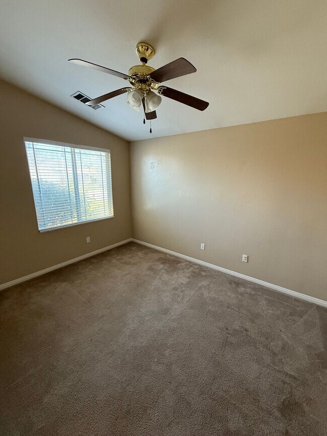 Building Photo - Spacious 3-Bedroom, 2-Bathroom Home in Sou...