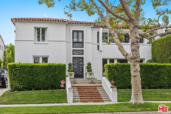 Building Photo - 305 S Bedford Dr
