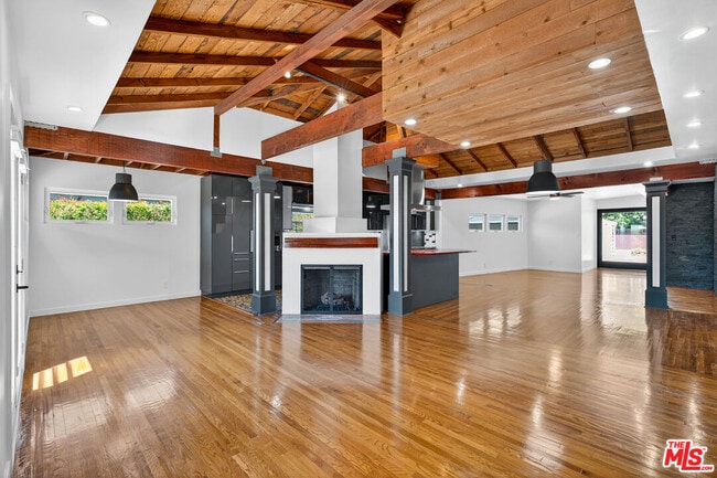 Building Photo - 2121 Marine St