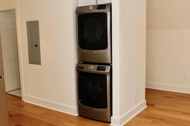 Building Photo - 54 Davis St