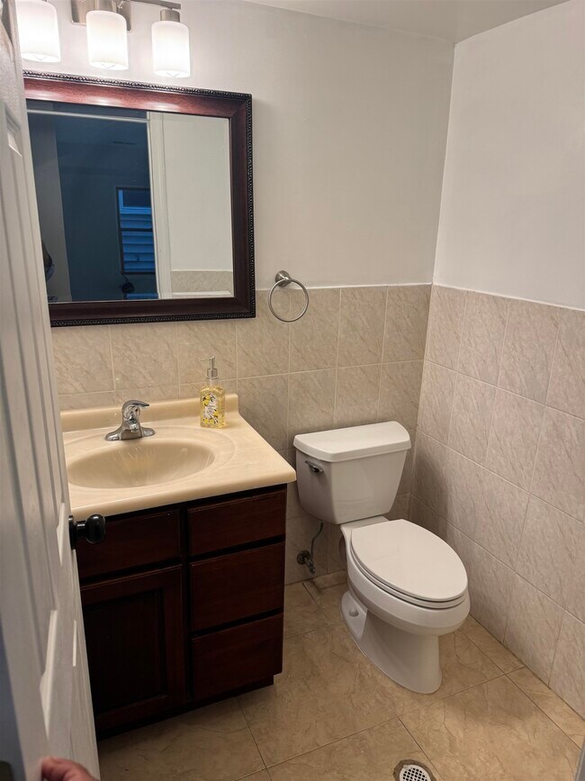 Building Photo - 525 Avenue A
