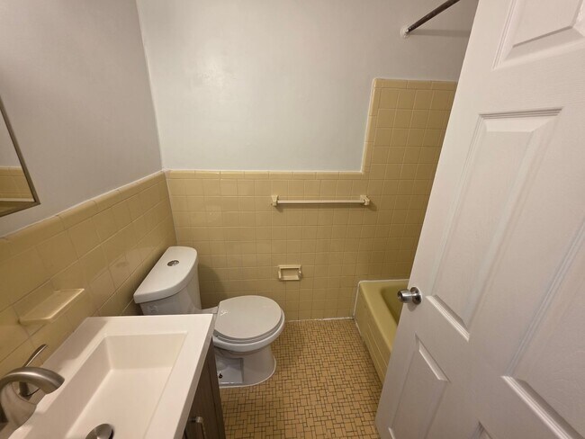 Building Photo - 3921 Lankenau Ave