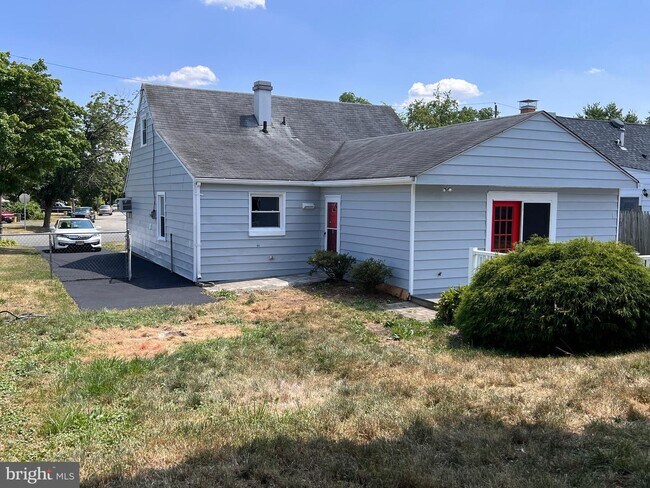 Building Photo - 27 Dunmore Ave