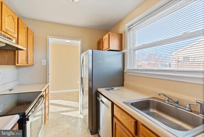 Building Photo - 1224 Guildford Rd