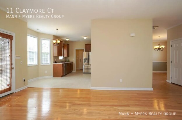 Building Photo - 11 Claymore Ct