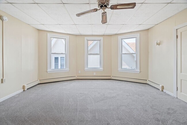 Building Photo - 135 Sagamore St