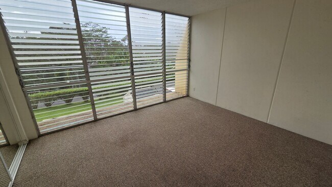 Building Photo - Ridgecrest ~ Spacious 2 Bedroom w/ 2 Reser...