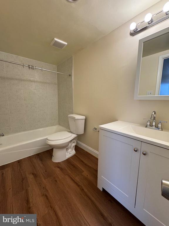 Building Photo - 11925 Parklawn Dr