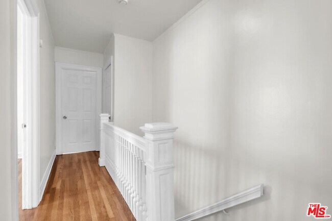Building Photo - 419 N Van Ness Ave