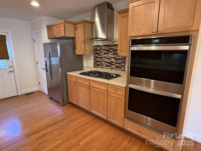 Building Photo - 350 Melbourne Ct