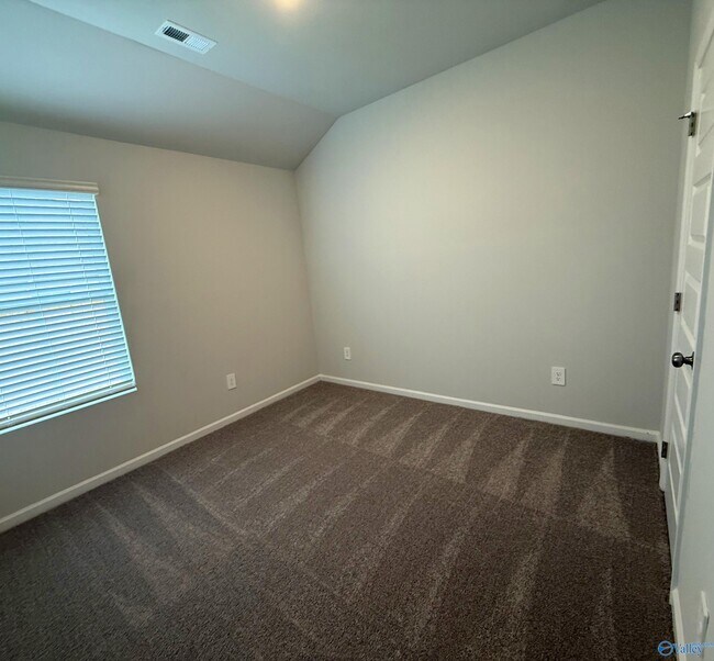 Building Photo - 205 Six Pence Ct