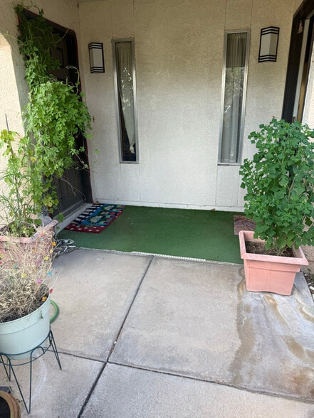 Building Photo - 433 Avenida Garza