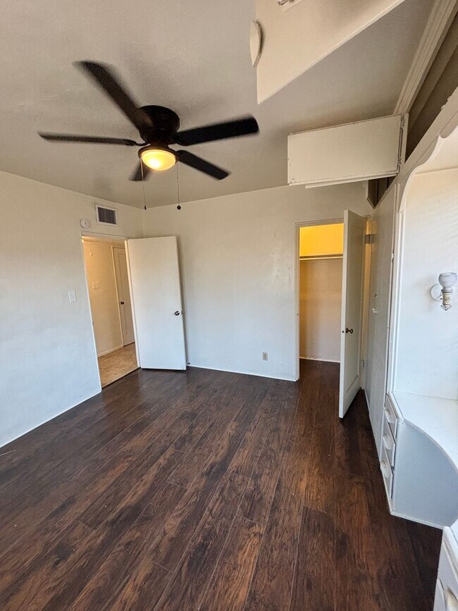Building Photo - 4132 E Kings Rd