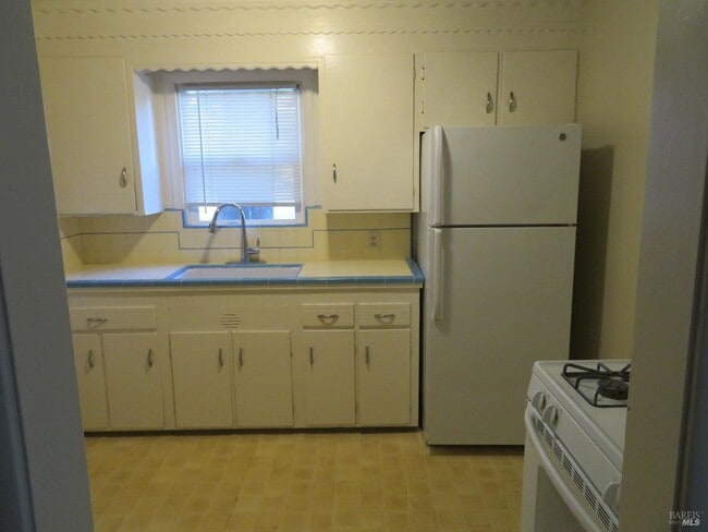 Building Photo - 812 Lovers Dr