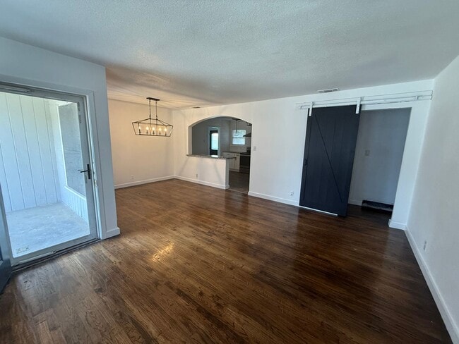 Building Photo - Beautiful Cottage newly remodel!! LOVE thi...