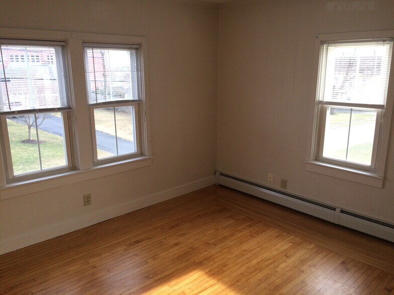 Building Photo - 97 Mawney St