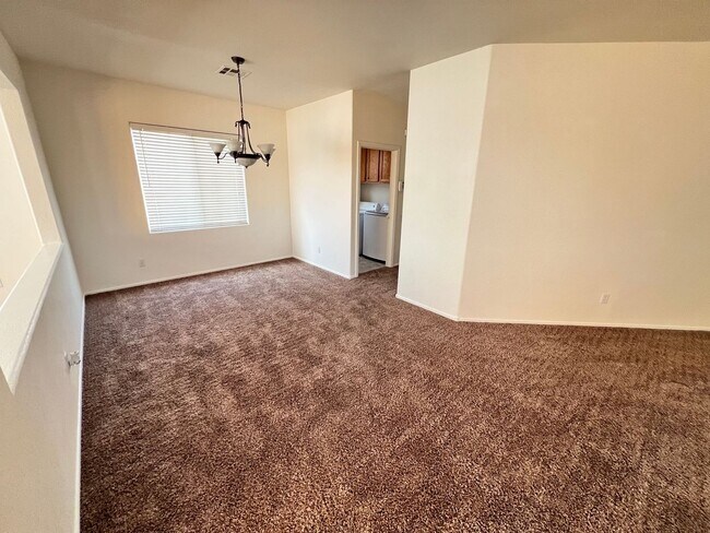 Building Photo - 4 Bedroom home with large lot