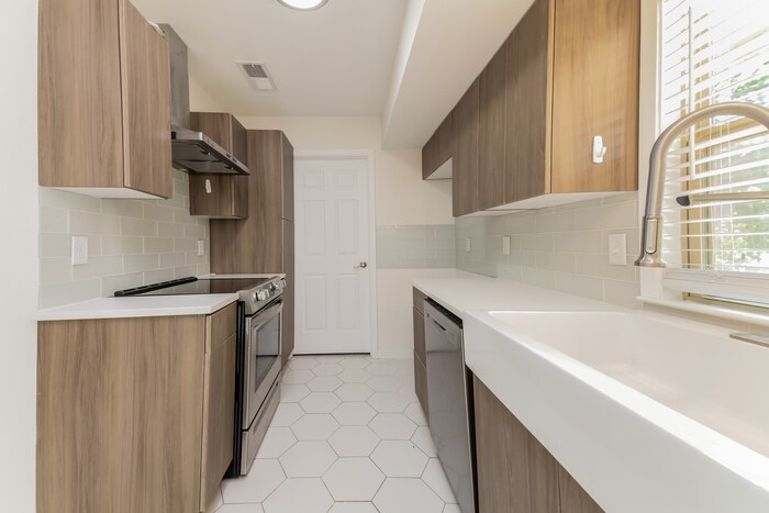 Building Photo - 7315 Gayglen Dr
