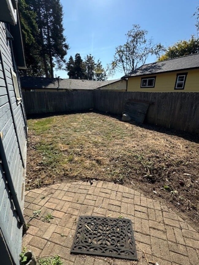 Building Photo - 3-Bedroom Home in the Sunnyland neighborhood! Move in Ready Now! Lease to End on 7/30/2026