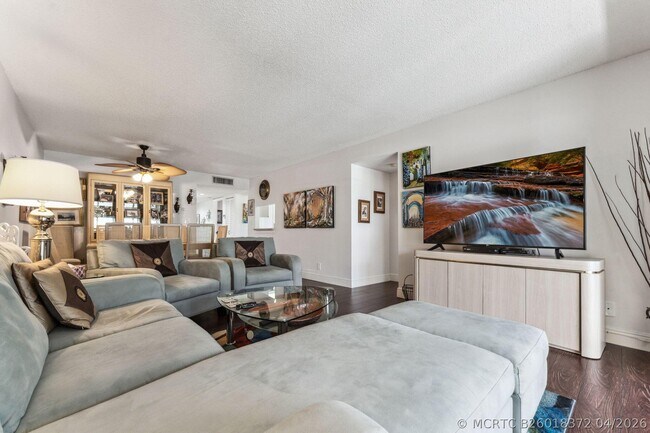 Building Photo - 15301 Pembridge Ave