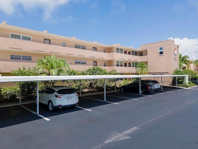 Building Photo - 7540 Bay Island Dr S