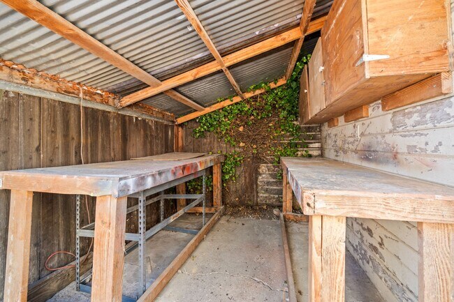Building Photo - Charming Oakland Oasis with Detached Works...