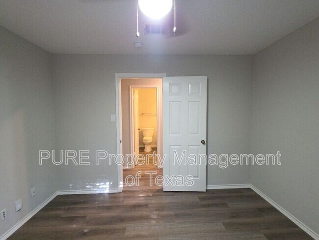 Building Photo - 1406 Bullhill Cove