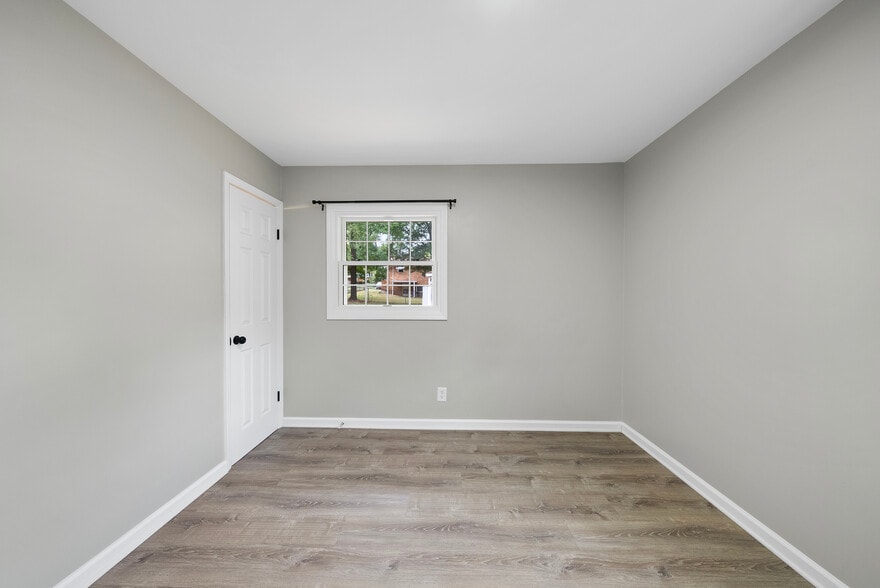 Primary bedroom - 2910 Driftwood Dr