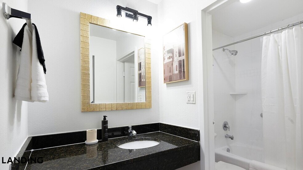 Building Photo - 2851 Maingate Village Cir