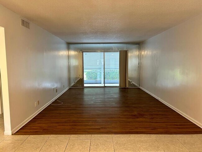 Building Photo - 2402 Antigua Cir