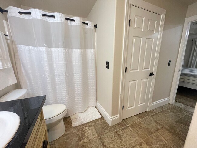 Building Photo - Furnished 2 bedroom 2 bath Condo - Apartment in a Gated Community,  Blue Eye, MO,  Near Branson, MO