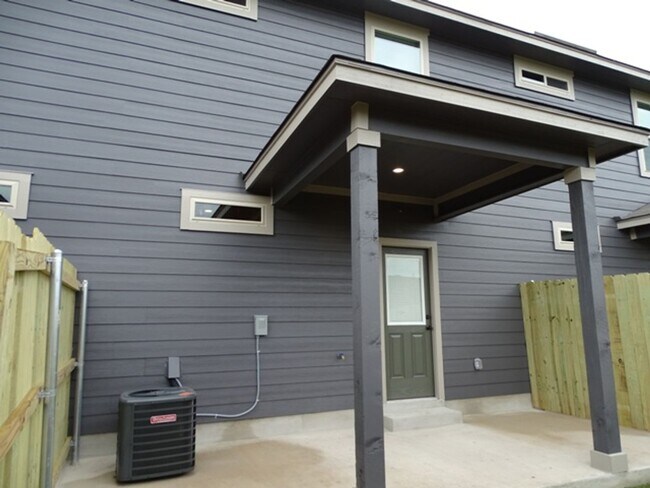 Building Photo - 6411 Luglio Ln